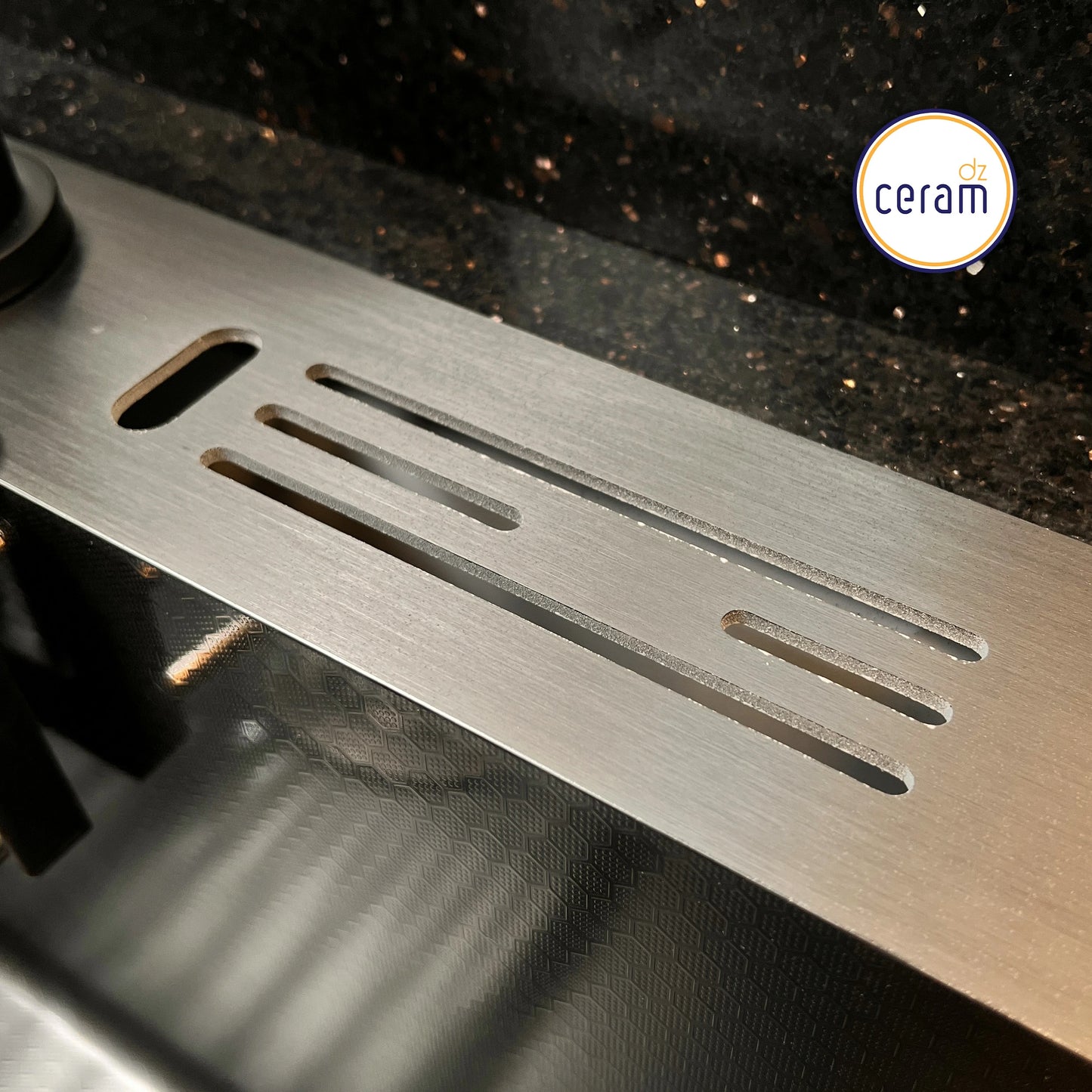 Mécanisme Cuivre --SWISS INOX -- 70x45 Noire NANO avec Porte Serviette